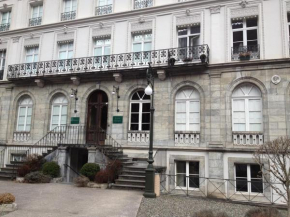 Гостиница Palais D'Etigny  Баньер-Де-Люшон